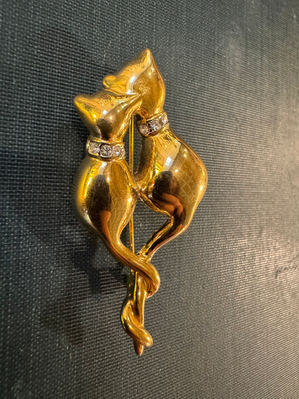 Intertwined Kitties Brooch